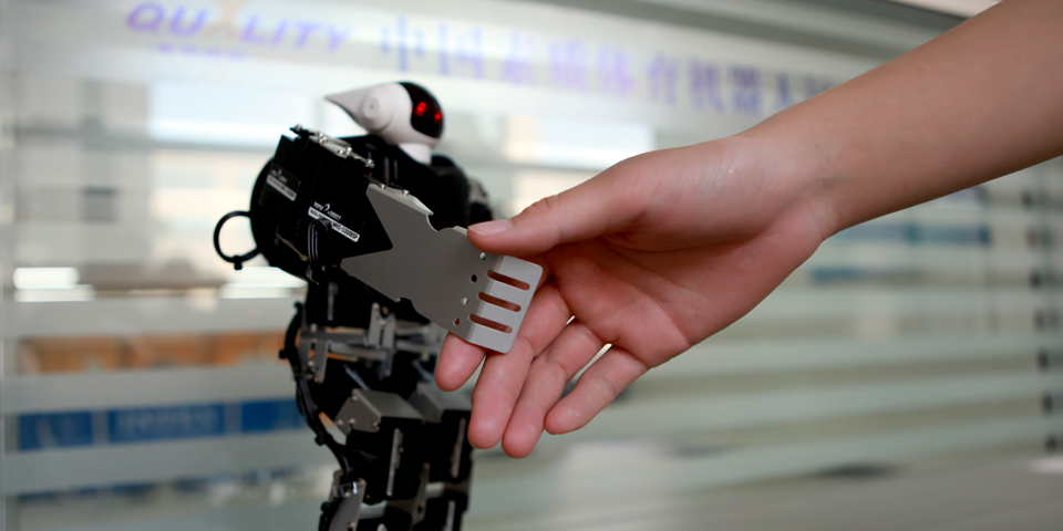 与未来握手－信息工程系素质体育机器人运动人才培养基地